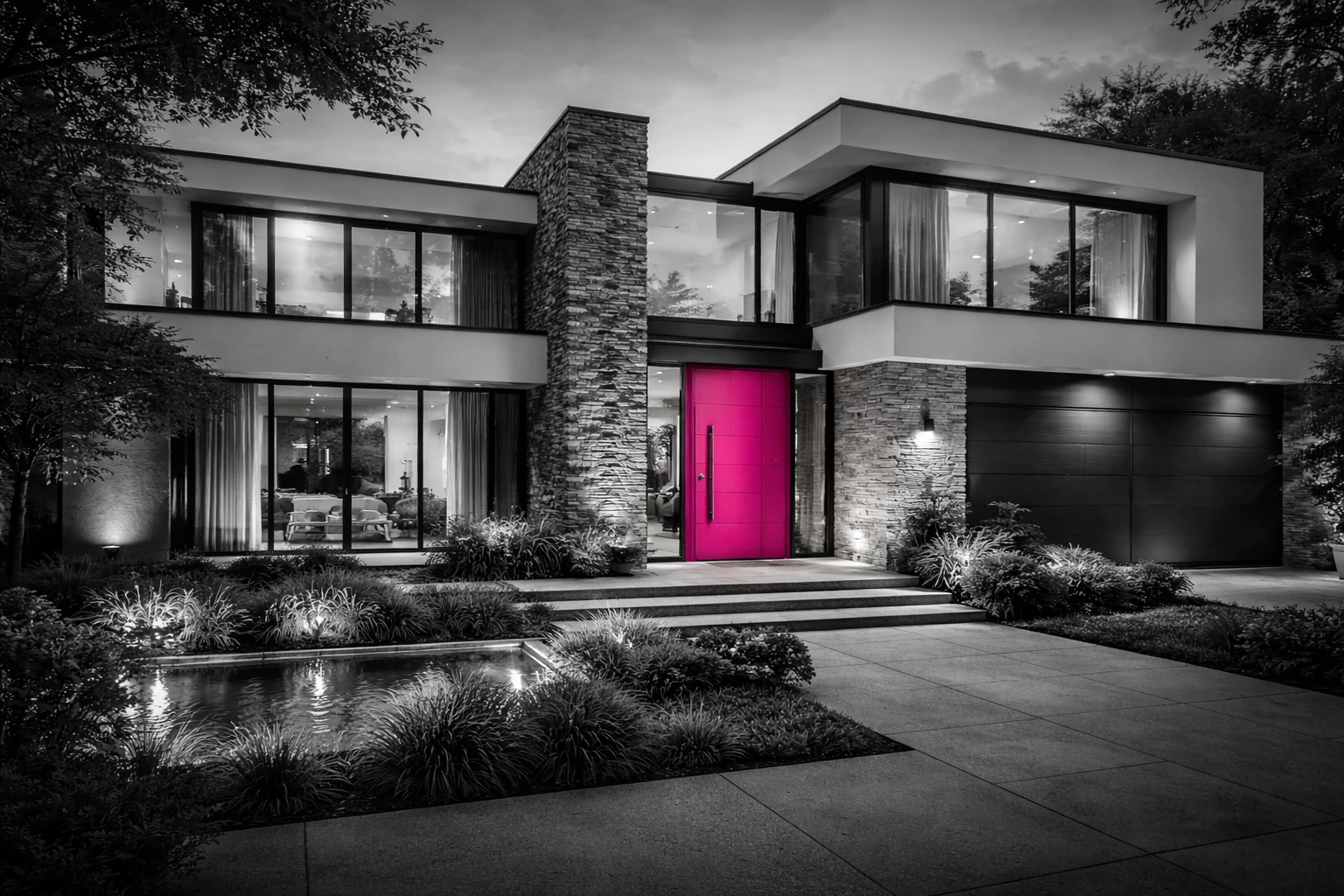 Villa contemporaine au crépuscule avec une porte fuchsia